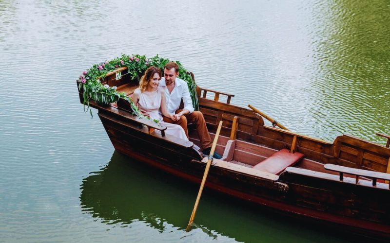 Why Choose A Private Boat Tour For A Wedding Proposal