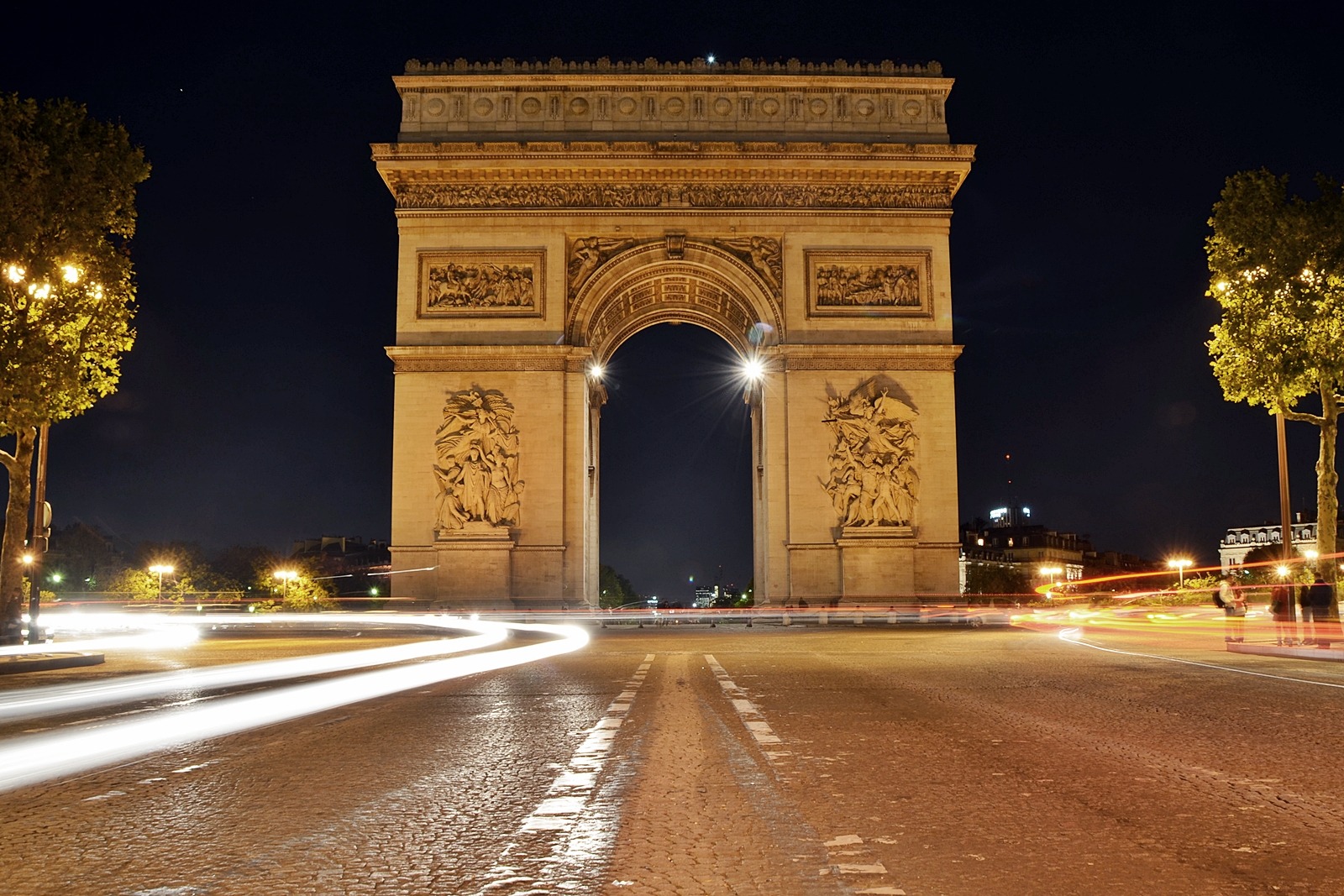 2 major tourist attractions in france