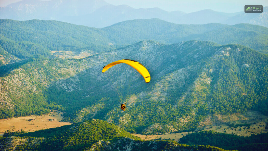 The Best Time to Go Paragliding in Darjeeling