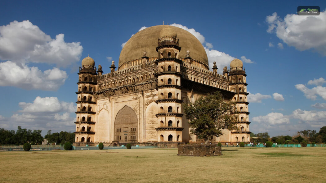 Gol Gumbaz, Bijapur